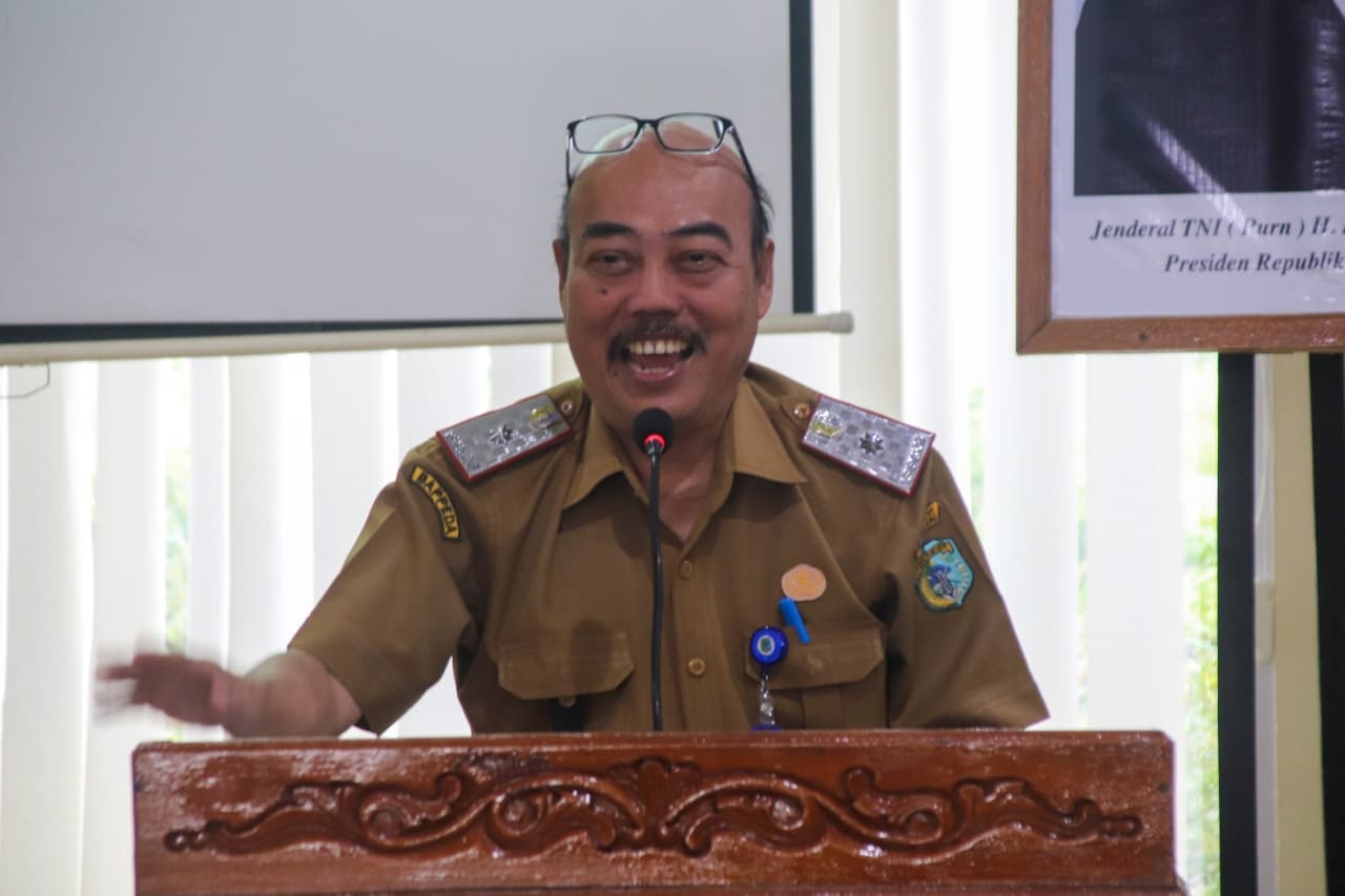 MANAJEMEN TALENTA: Sekda Sintang Kartiyus saat membuka sosialisasi Sistem Manajemen Talenta ASN di Aula BKPSDM Sintang, Selasa (21/10).&nbsp;