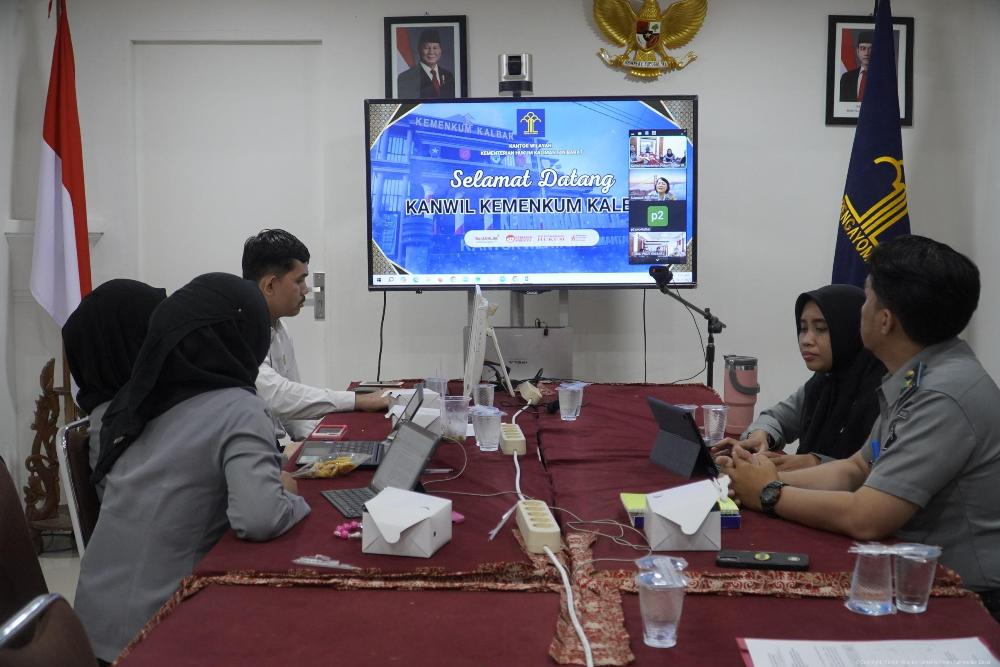 Kanwil Kemenkum Kalbar menggepar rapat harmonisasi rapergub kalbar pada Selasa (21/10).