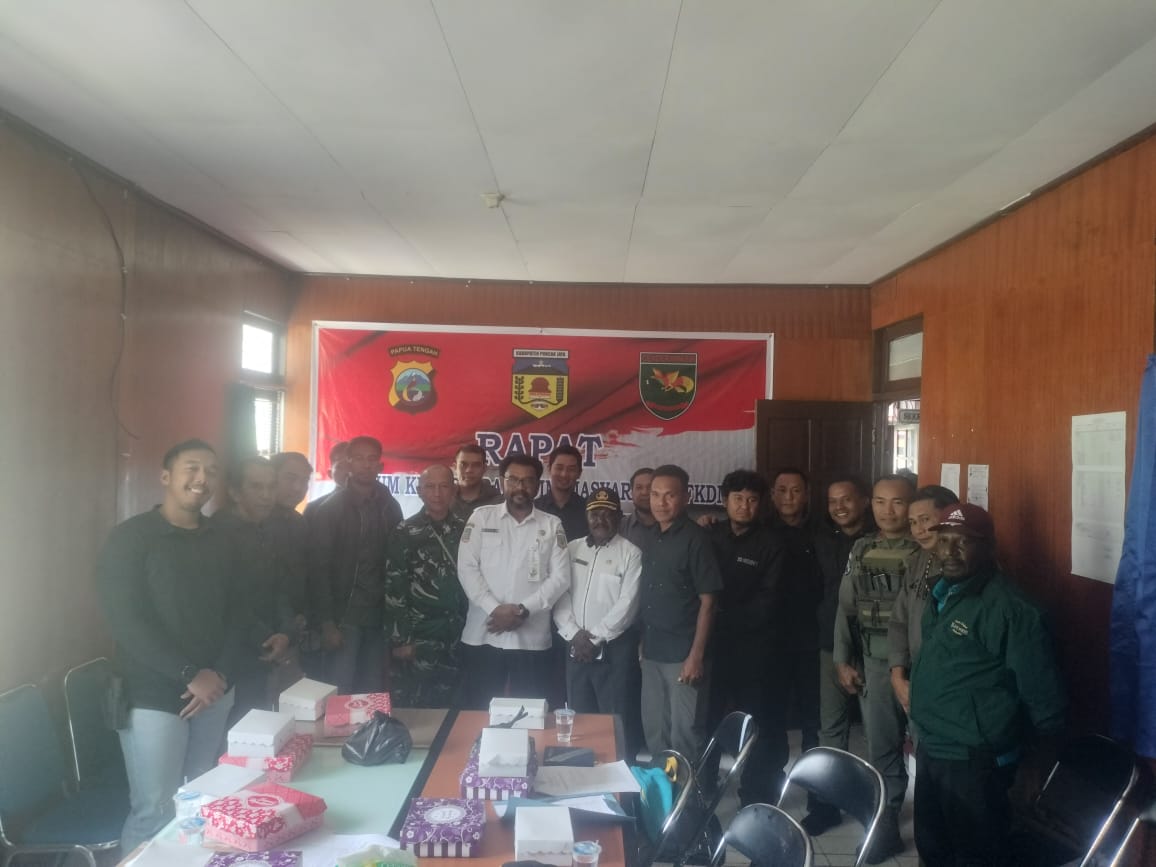 Rapat koordinasi antara Satgas Korpasgat dan FKDM Puncak Jaya untuk memperkuat kewaspadaan dini dan stabilitas keamanan.
