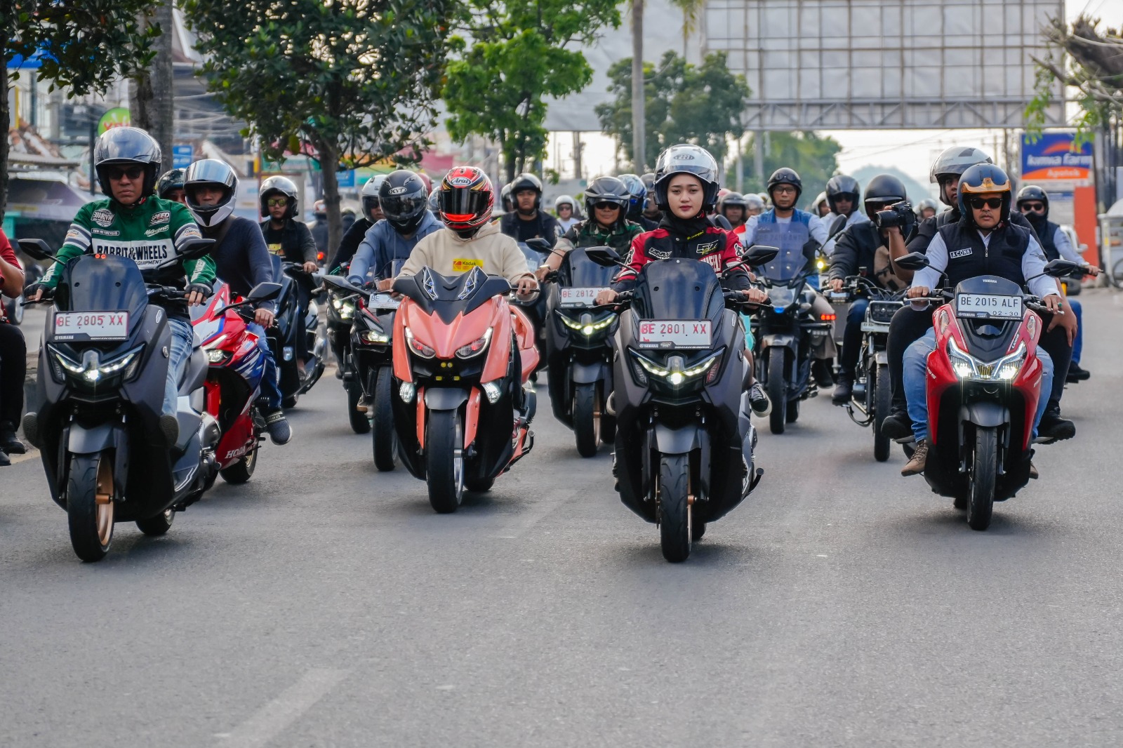Sunmori MAXi Ride & Pride, ajang kebersamaan dan edukasi keselamatan berkendara dengan ratusan pengendara motor Yamaha di Bandar Lampung.