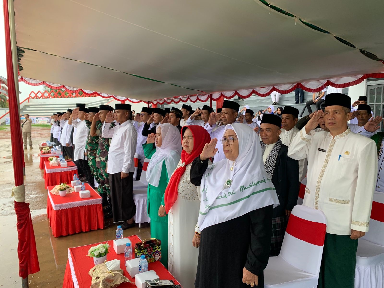 SANTRI : Peringatan Hari Santri Nasional tahun 2025 dilaksanakan di halaman GOR Uncak Kapuas.
