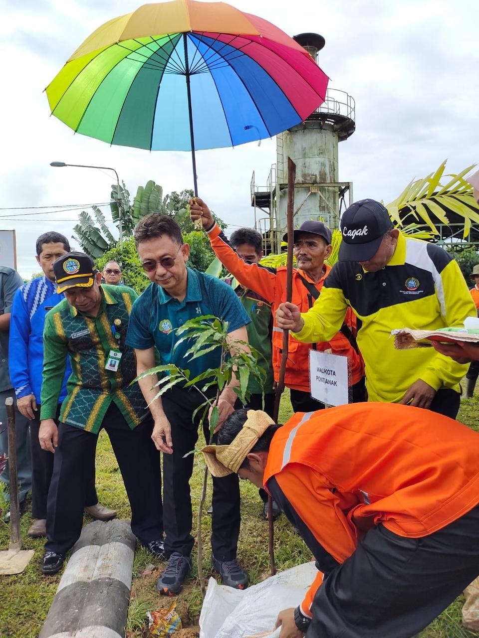 Program Kampung iklim di Kota Pontianak untuk tingkatkan partisipasi masyarakat dalam adaptasi dan mitigasi perubahan iklim.
