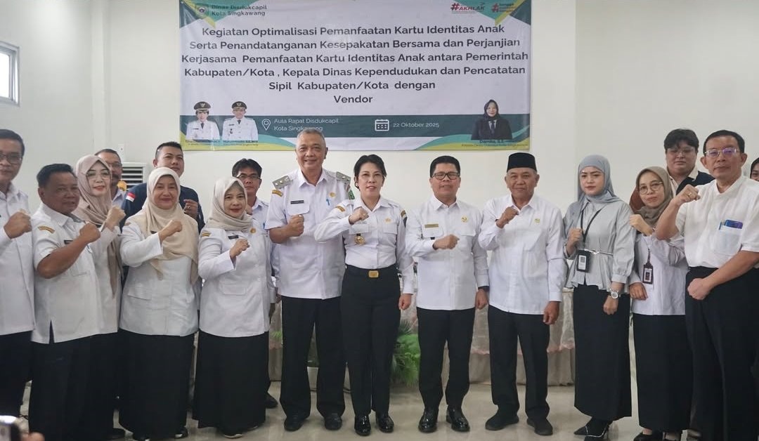TANDATANGAN: Wabup Juli Suryadi saat menghadiri penandatanganan MoU PKS