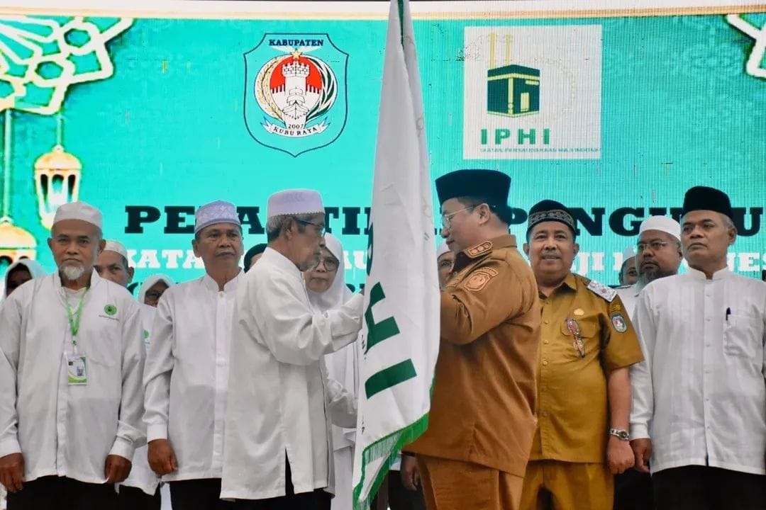 Bupati Sintang Gregorius Bala dan Ketua TP PKK Hermina Bala hadiri HKG PKK ke-53 di Pendopo Bupati Sintang.