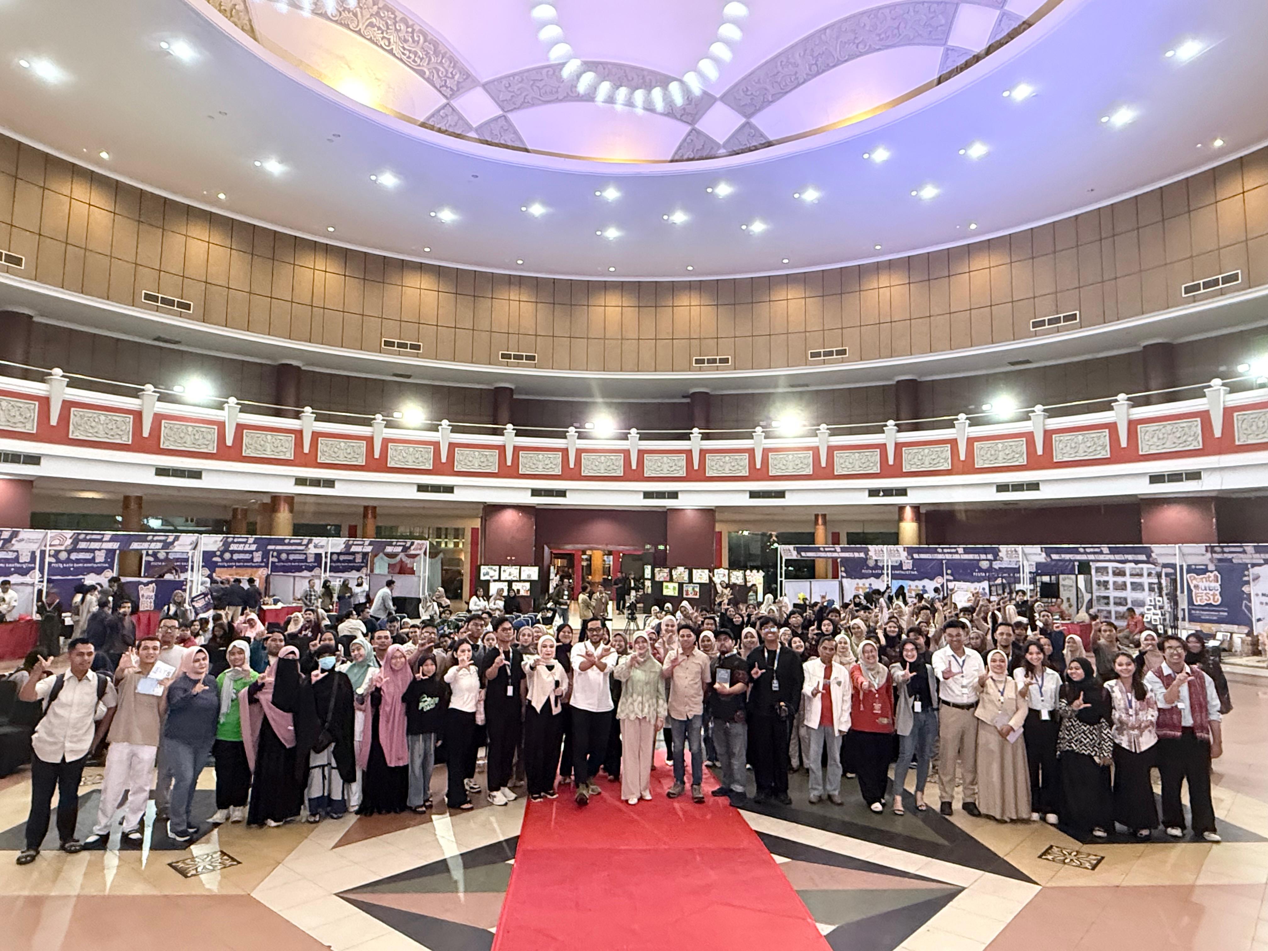 Talkshow Lintas Generasi dalam Rangkaian Kegiatan Ponti Lite Fest 2025.