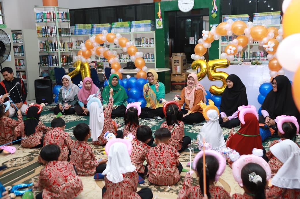 Kegiatan &ldquo;Ngagak Perpus&rdquo; dalam rangka Bulan Gemar Membaca dihadiri Bunda PAUD Kota Pontianak.