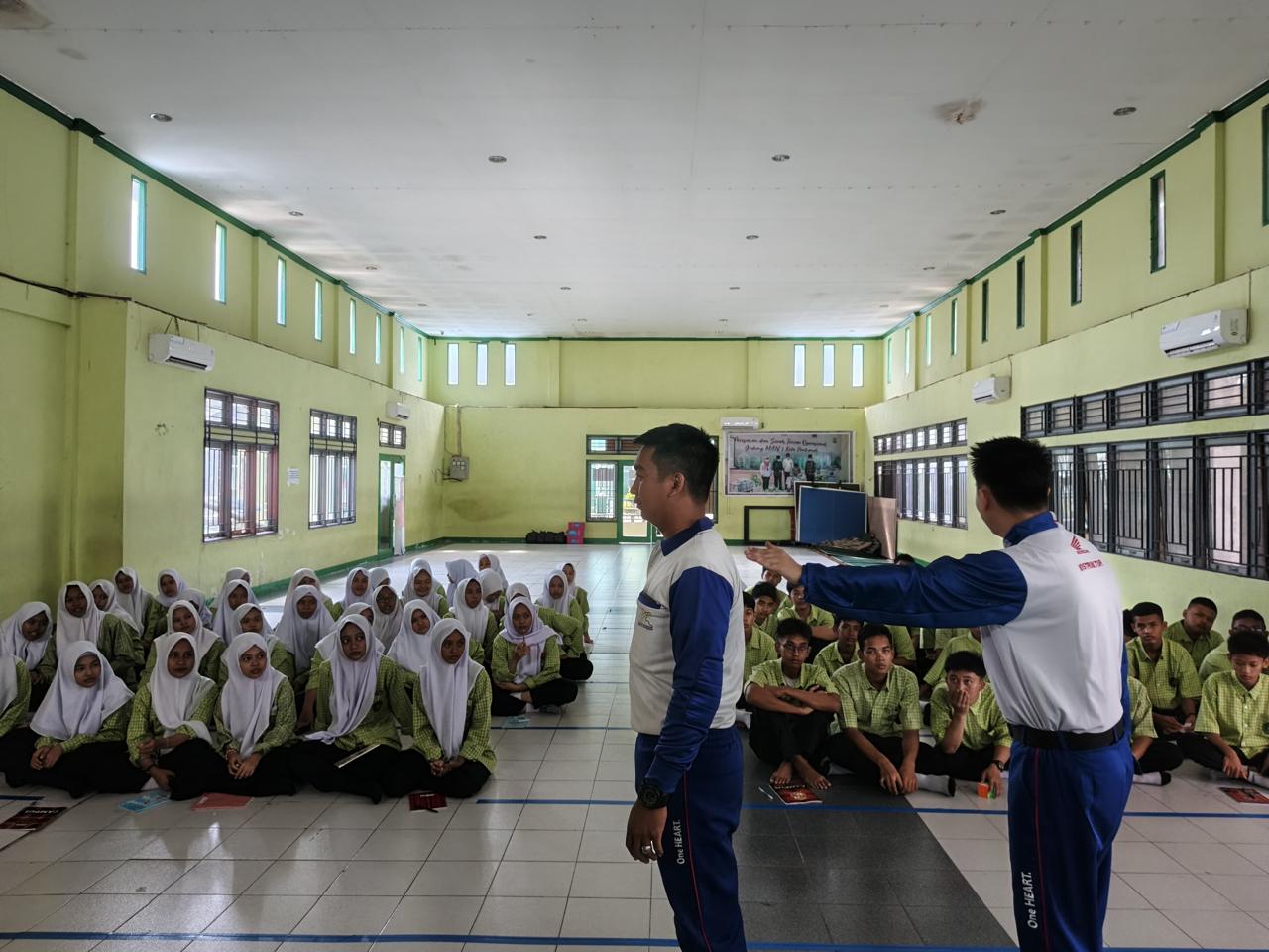 Edukasi safety riding di MAN 1 Pontianak.