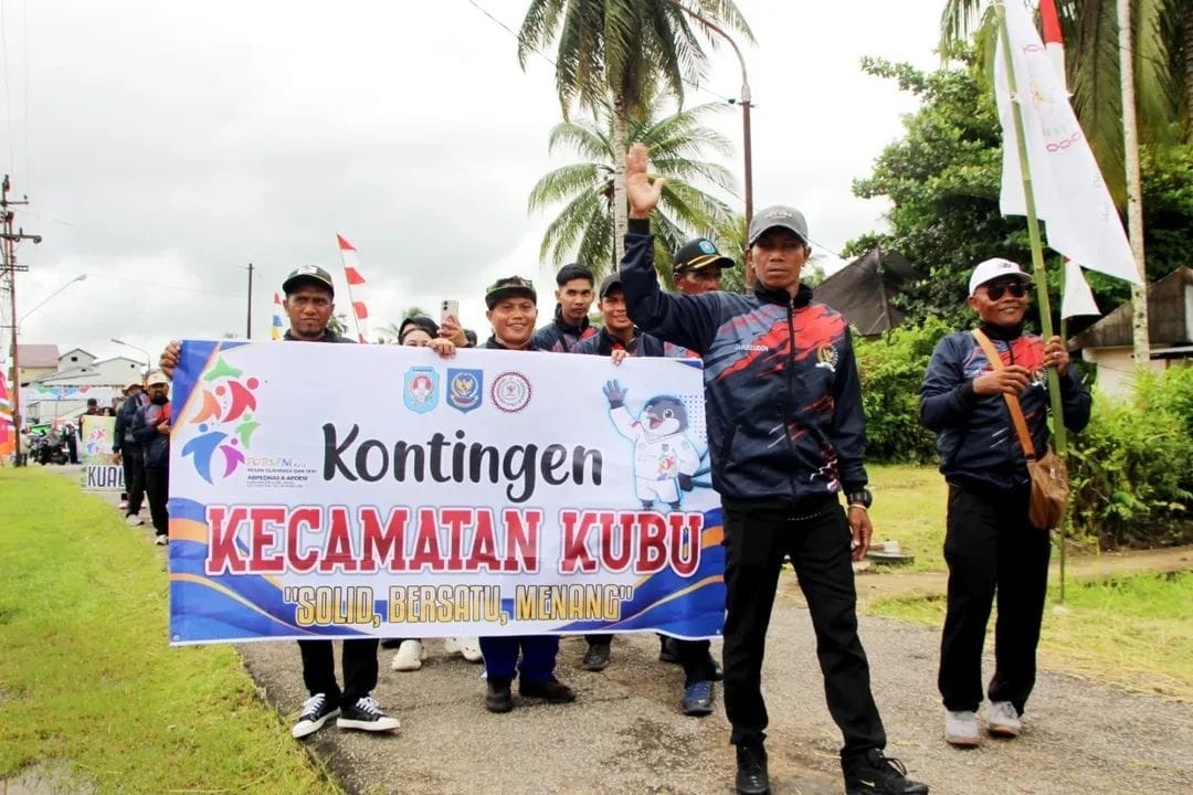 PORSENI: Pembukaan Porseni ke-5 Abpednas dan Apdesi di Teluk Pakedai, Kamis (23/10), yang menjadi ajang kolaborasi perdana dua organisasi desa di Kubu Raya.