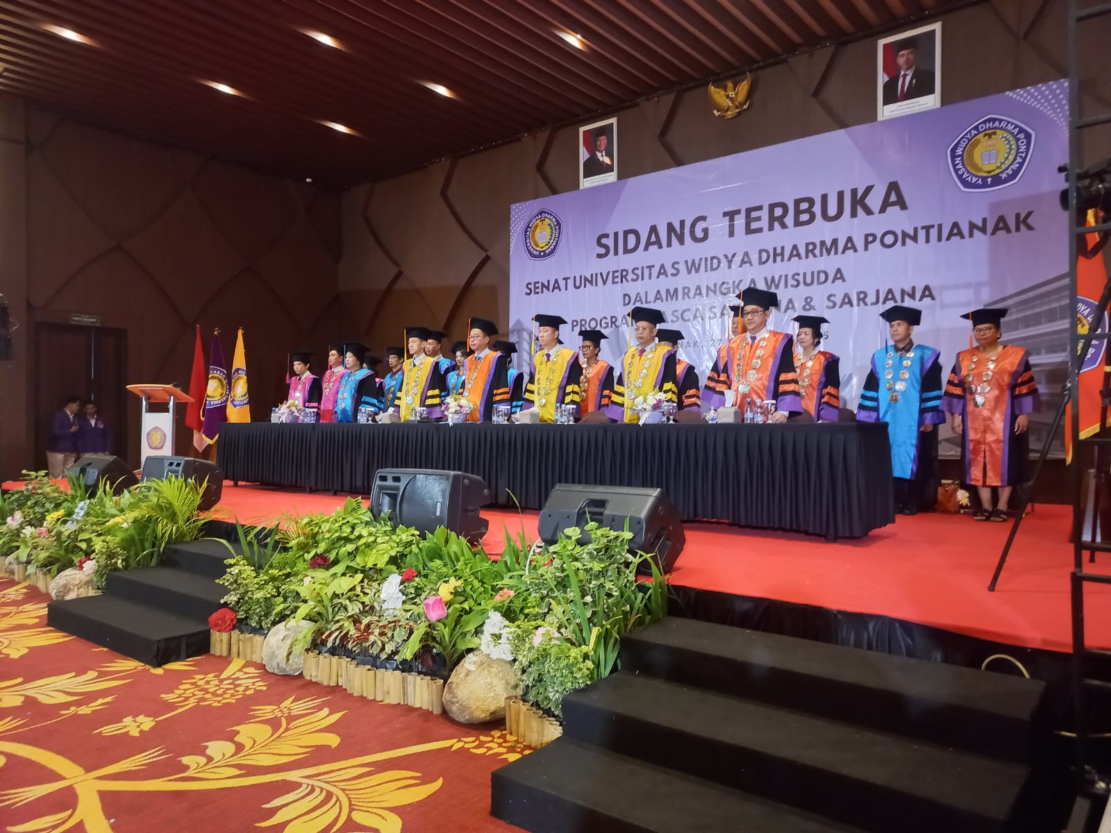 WISUDA : Universitas Widya Dharma Pontianak menggelar Wisuda tahun akademik 2024/2025, di Qubu Resort, Kubu Raya, Senin (27/10).