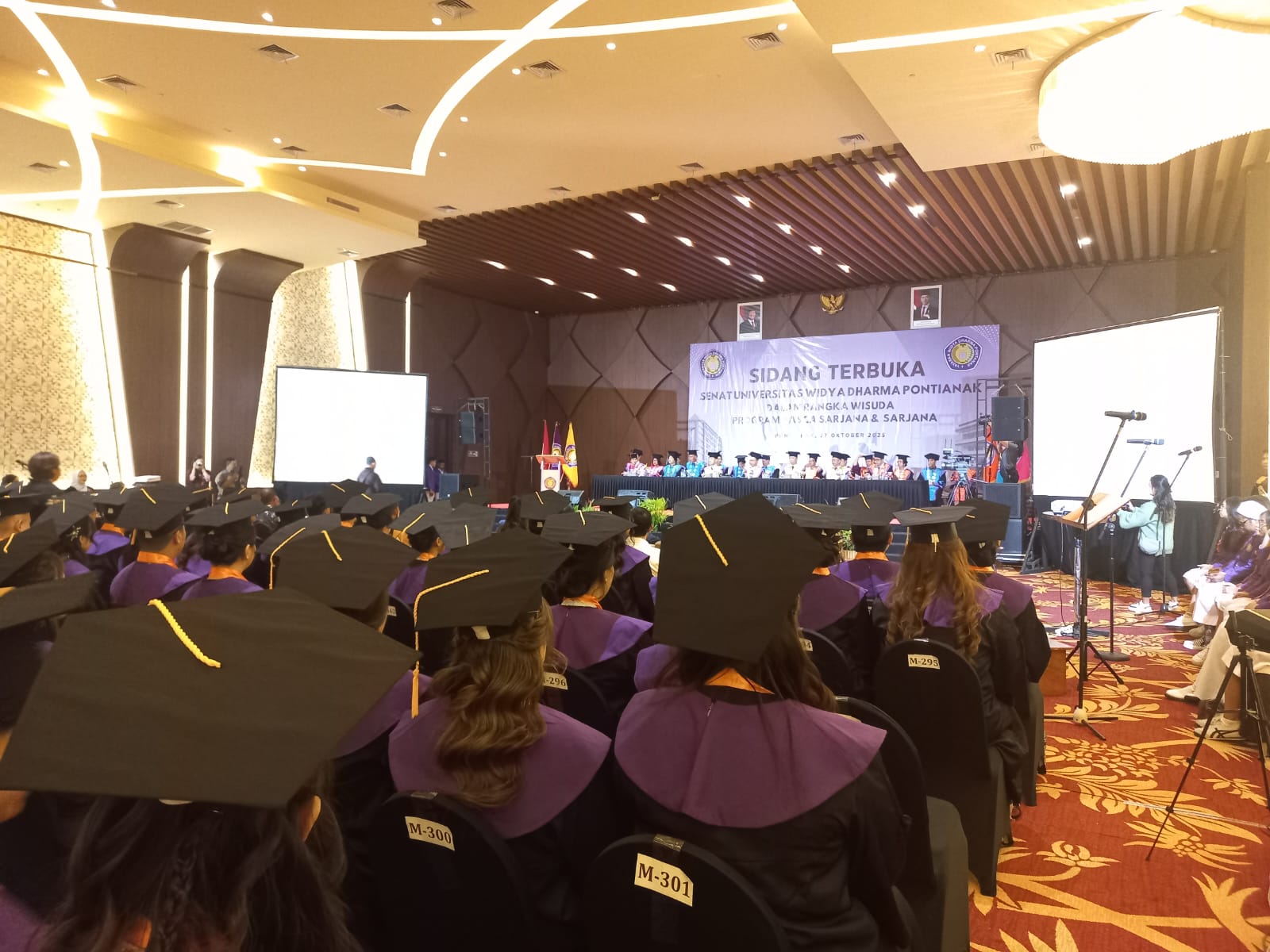 WISUDA : Universitas Widya Dharma Pontianak menggelar Wisuda tahun akademik 2024/2025, di Qubu Resort, Kubu Raya, Senin (27/10).