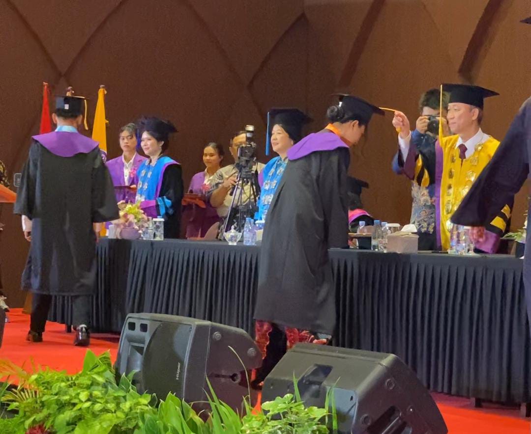 WISUDA : Universitas Widya Dharma Pontianak menggelar Wisuda tahun akademik 2024/2025, di Qubu Resort, Kubu Raya, Senin (27/10).