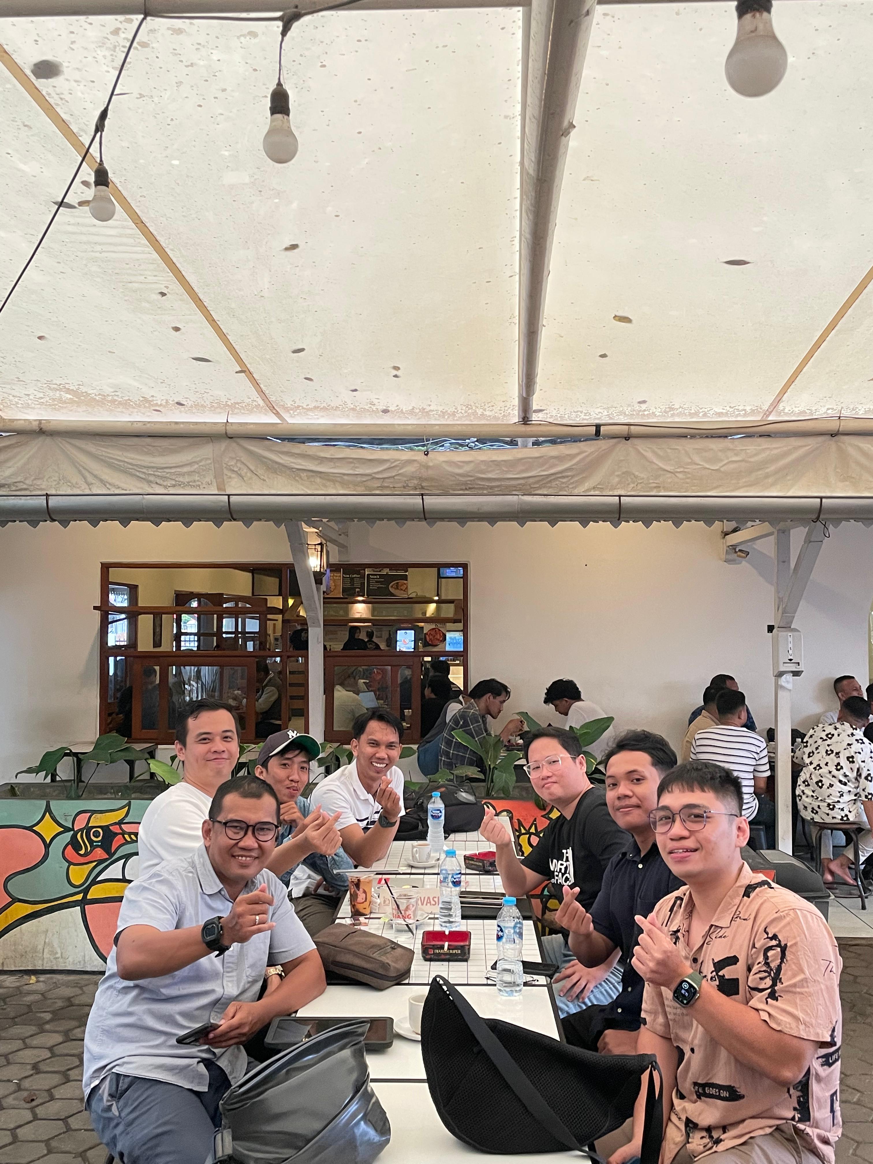 BERKUMPUL: Para pemain mata uang kripto di Kota Pontianak yang tergabung dalam Kalbar Crypto Community. Komunitas ini menjadi wadah untuk berbagi ilmu dan pengalaman terkait dunia aset digital terutam