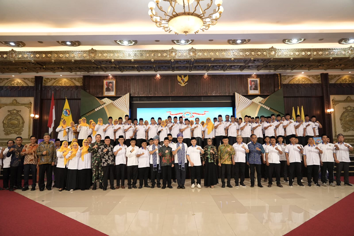 SINERGI: Gubernur Kalbar Ria Norsan saat berfoto bersama dengan jajaran Pengurus Wilayah Ikatan Alumni Pergerakan Mahasiswa Islam Indonesia (IKPMII) Provinsi Kalimantan Barat periode 2025&ndash;2030.