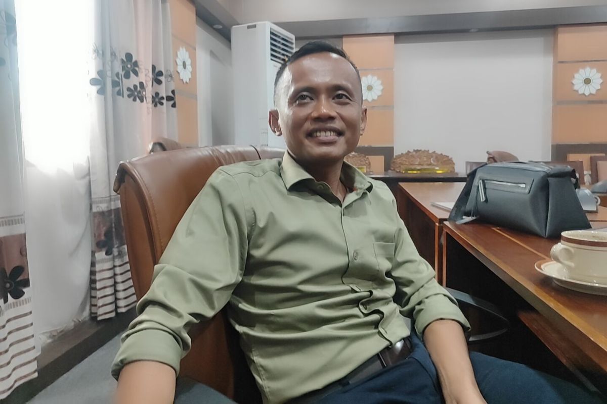 Anggota DPRD Provinsi Kalimantan Barat dari daerah pemilihan Kubu Raya&ndash;Mempawah, Sueb.