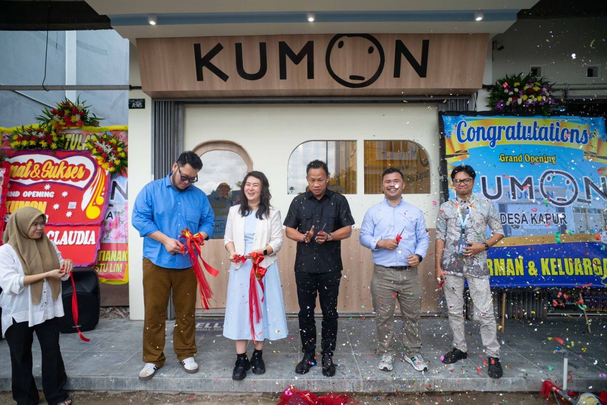 Peresmian dibukanya ruang belajar Kumon di Desa Kapur Kabupaten Kubu Raya pada Senin (27/10).