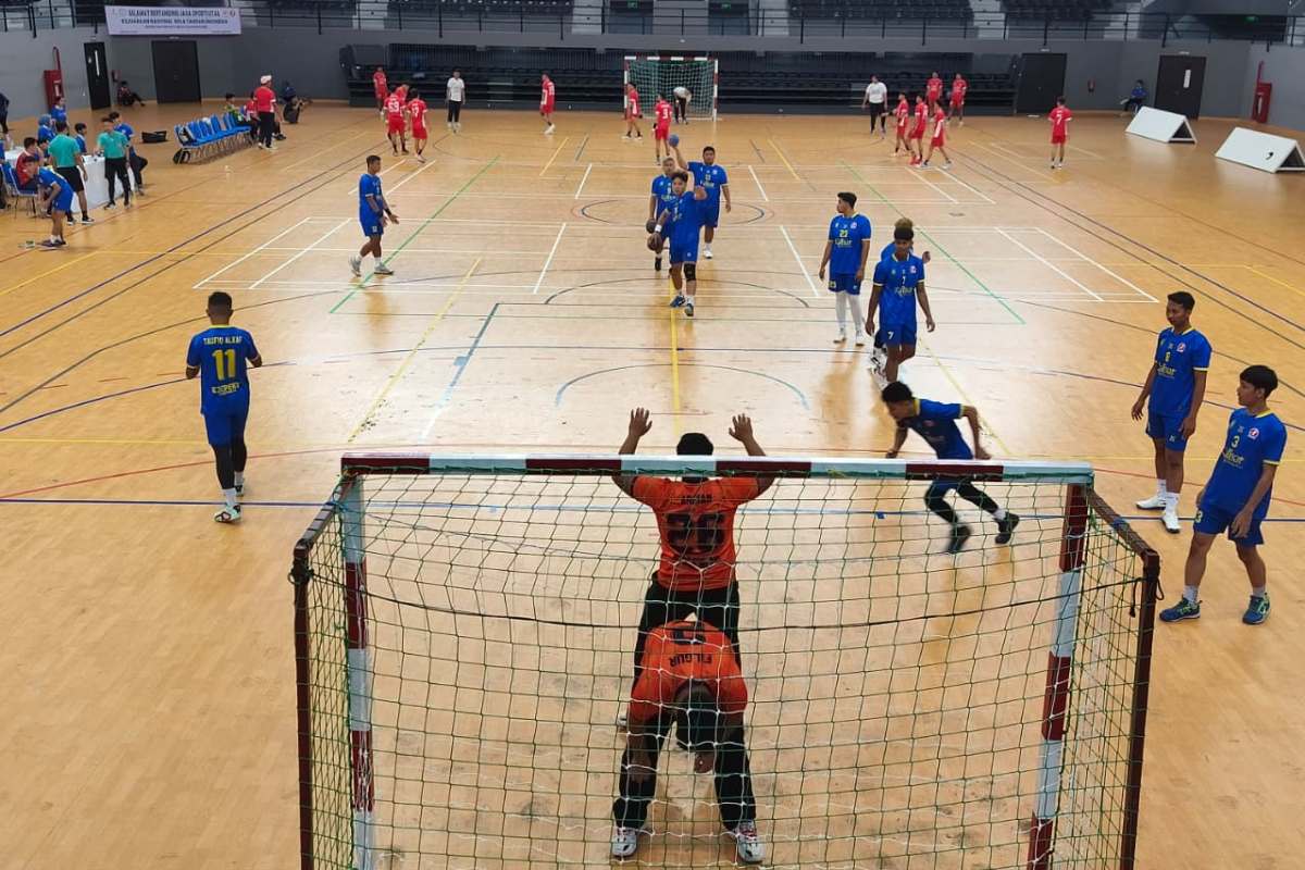 Pertandingan kejurnas bola tangan Indonesia di GOR Terpadu A Yani Pontianak.