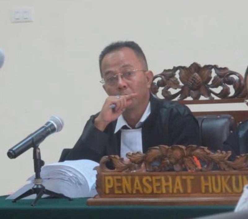 Mauluddin kuasa hukum Edi Chow.