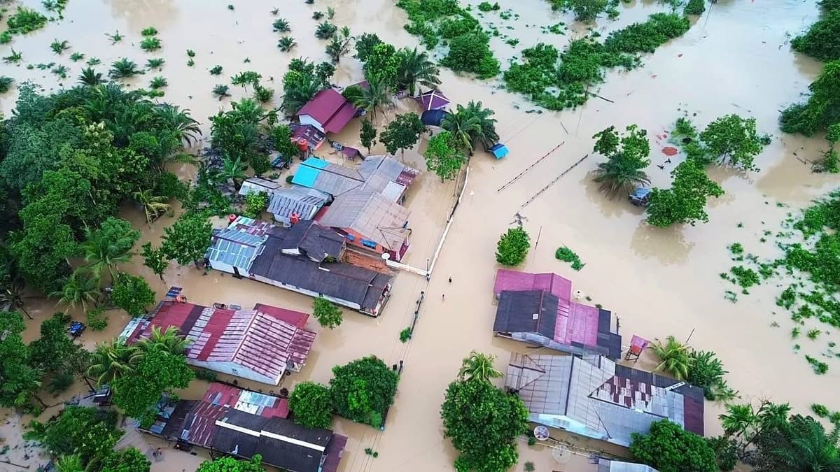 Sejumlah lokasi di Ketapang terendam banjir akibat curah hujan tinggi beberapa hari terakhir.