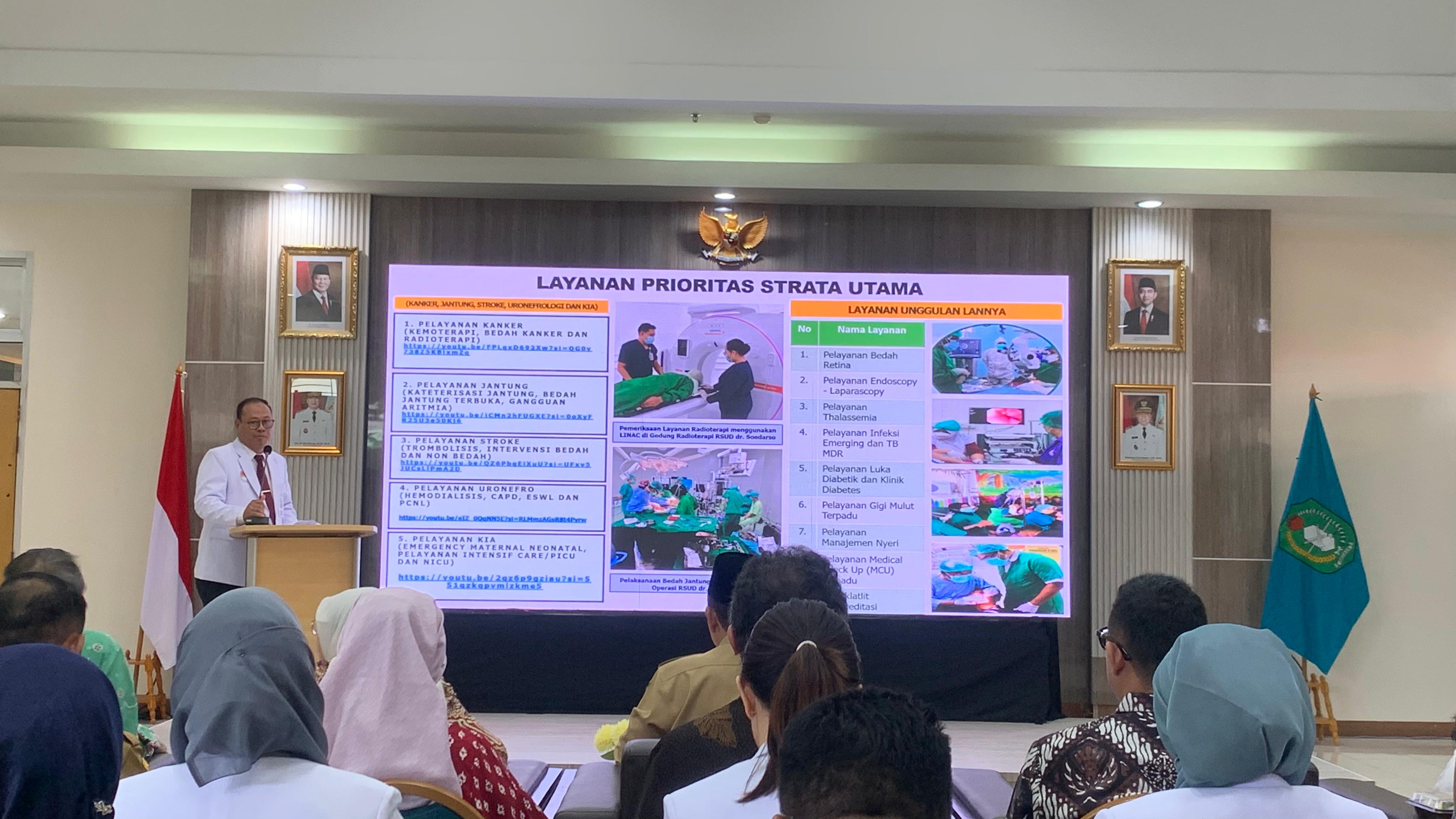 JANTUNG: Direktur RSUD Soedarso, Hary Agung Tjahyadi  saat  visitasi program fellowship kardiologi intervensi dan RSPPU program studi jantung dan pembuluh darah, Selasa (28/10).