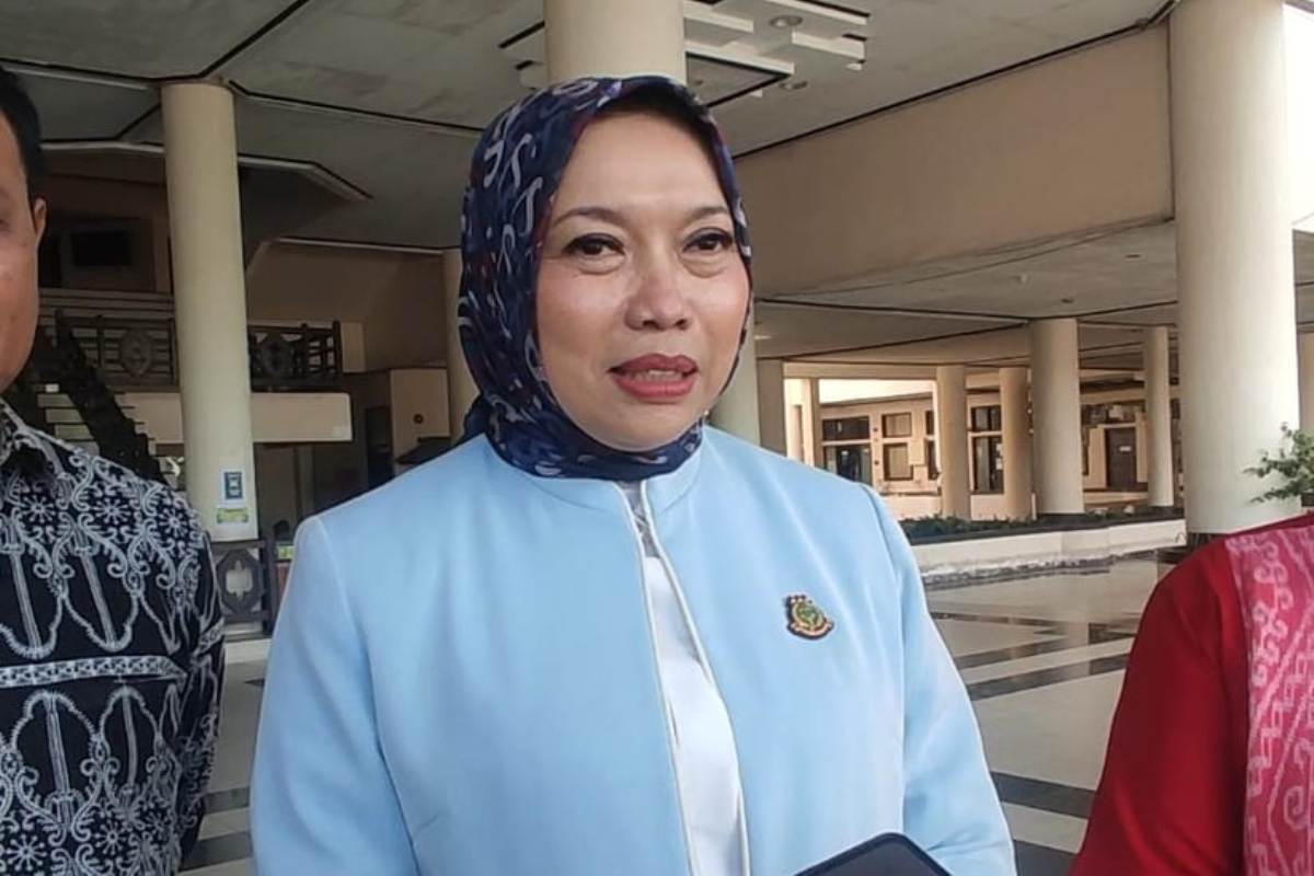 Mantan Kepala Kejati Kalbar Ahelya Bustam resmi pamit dari jabatannya setelah dilantik menjadi Ses Jam Datun di Kejagung RI kedi DPRD Kalbar pada Selasa (28/10).