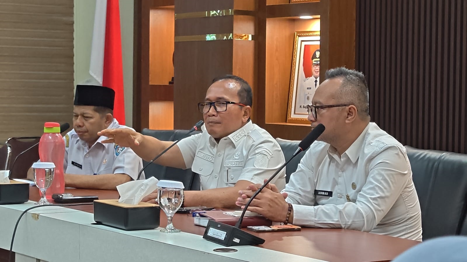 Bupati Kubu Raya Sujiwo memimpin Rakor program kesehatan 2025 di Kantor Bupati Kubu Raya.