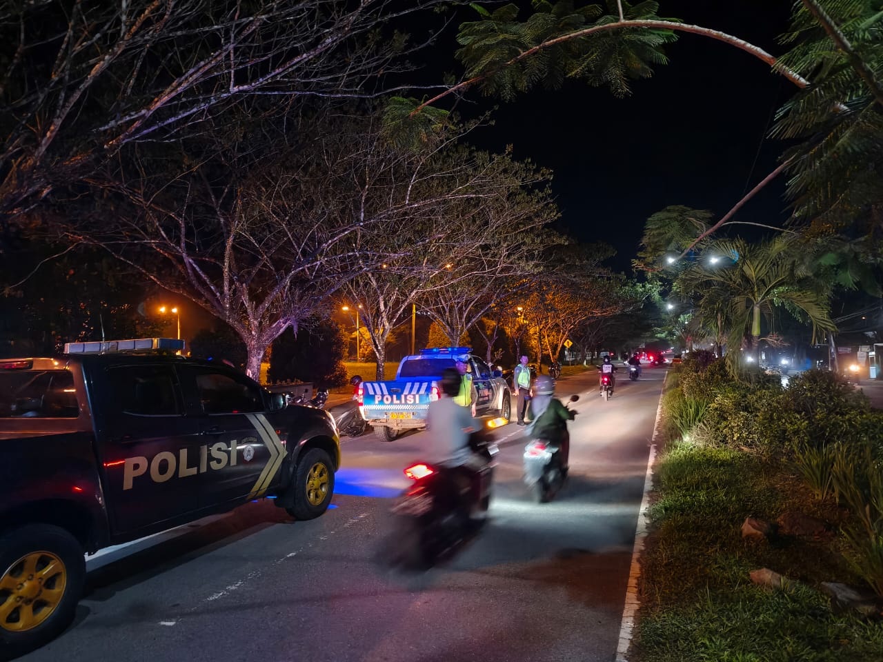 Kegiatan patroli yang dilakukan Polres Sambas, diantaranya mencegah aksi balap liar.