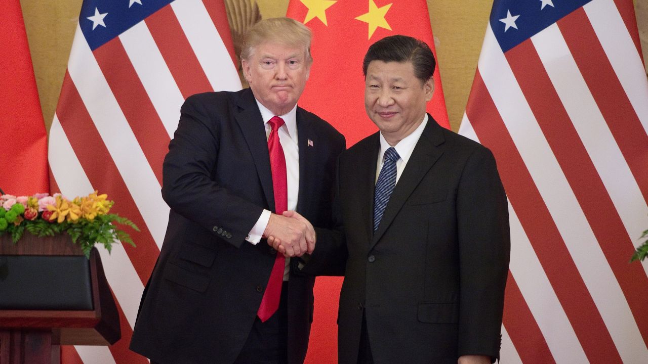 BERTEMU: Presiden AS Donald Trump dan Presiden Tiongkok Xi Jinping bertemu di Korea Selatan, kemarin. 