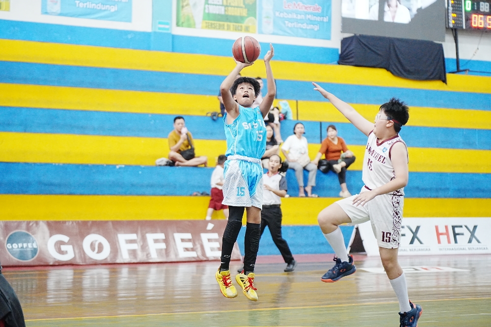 Pertandingan antara SMP Putra antara SMP Kristen Immanuel melawan SMP Bruder di ajang Wali Kota Cup 2025 Pontianak.