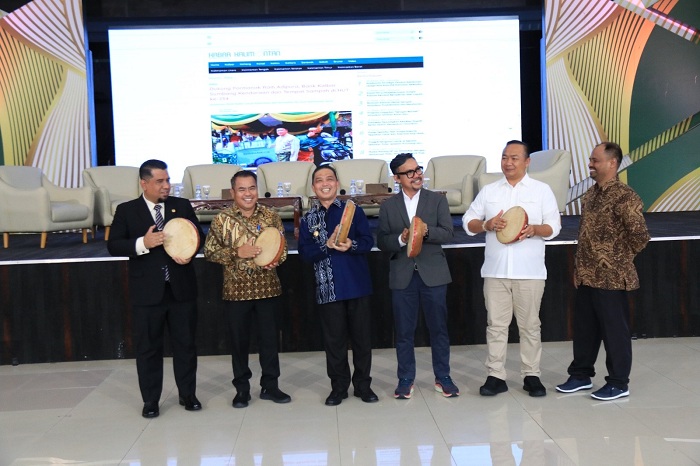 MEMBUKA: Gubernur Kalimantan Barat Ria Norsan membuka Borneo Intra-Regional Dialogue (BIRD) 2025 di Pendopo Gubernur, Kamis (30/10), menegaskan komitmen Kalbar menjadi poros ekonomi strategis Borneo.