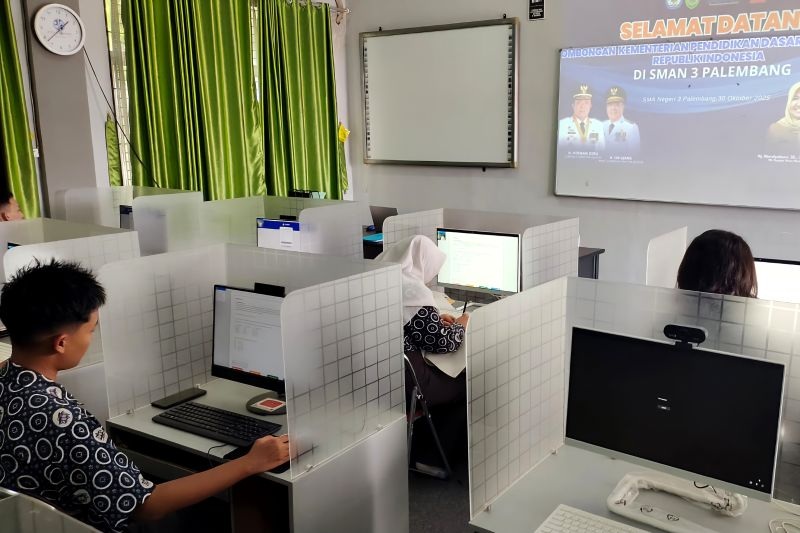 GLADI TKA: Kemendikdasmen melaksanakan gladi bersih Tes Kemampuan Akademik (TKA) nasional di SMA Negeri 3 Palembang pada Kamis (30/10).