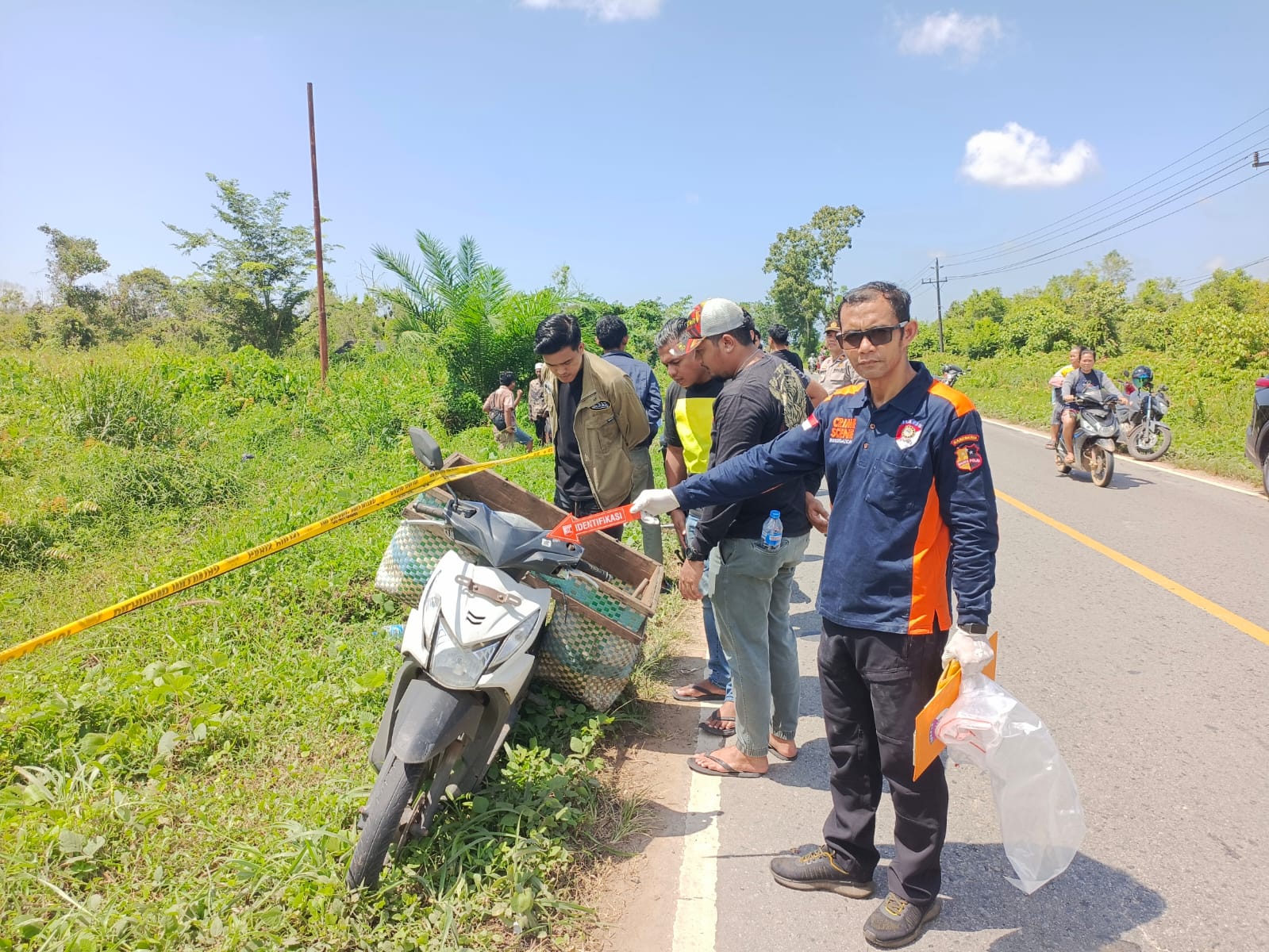TKP: Tim Inafis sedang melakukan olah Tempat Kejadian Perkara (TKP).