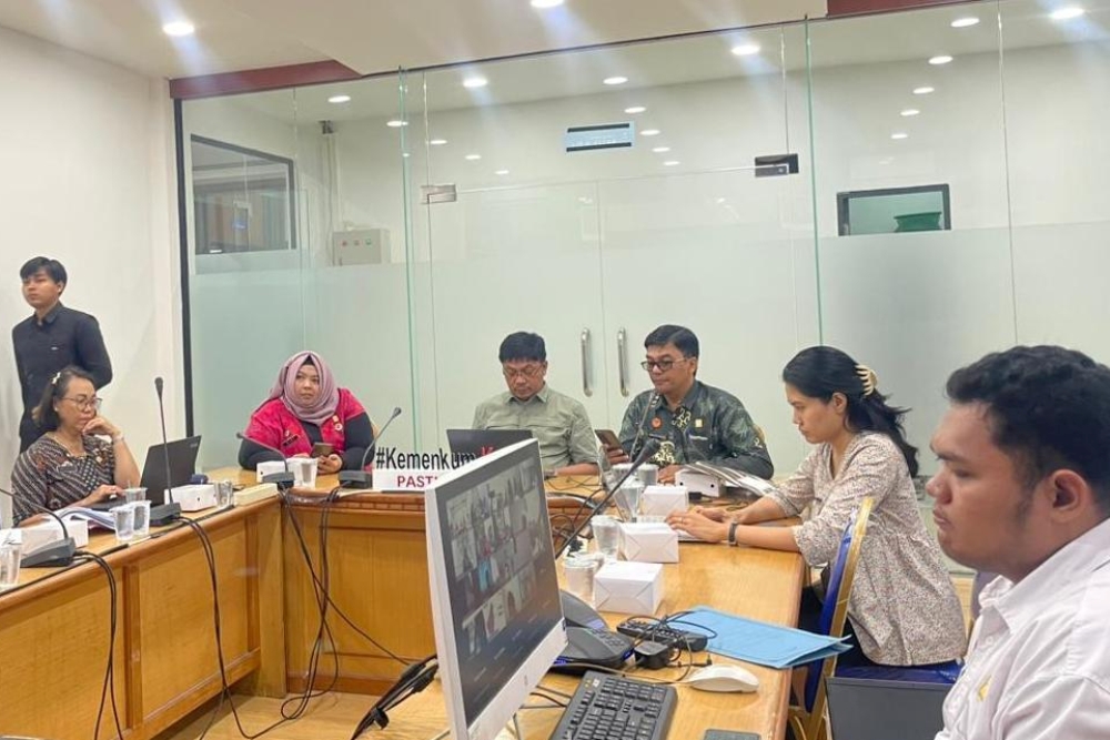 Kanwil Kemenkum Kalbar menggelar rapat harmonisasi Raperbup Sintang pada Kamis (30/10).