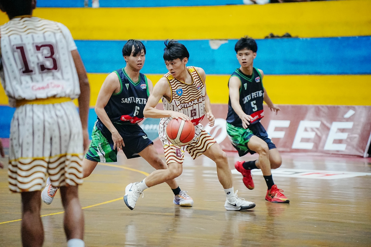 Pertandingan Wali Kota Cup 2025 Pontianak antara SMA Santu Petrus A melawan SMK Kristen Immanuel 2.
