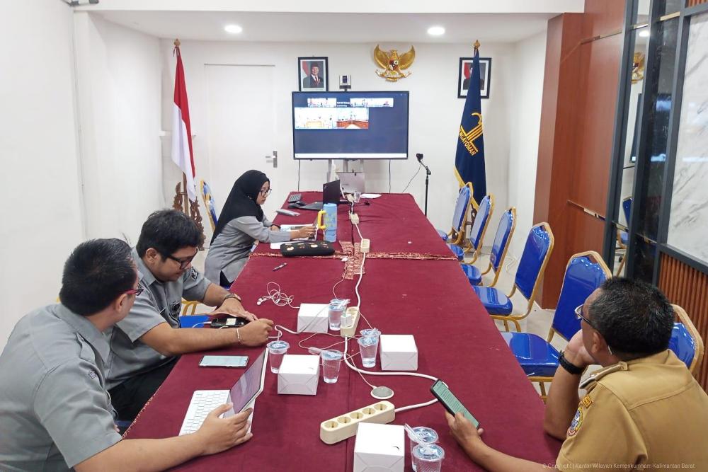 Kanwil Kemenkum Kalbar menggelar rapat harmonisasi Raperwali Pontianak pada Senin (3/11).