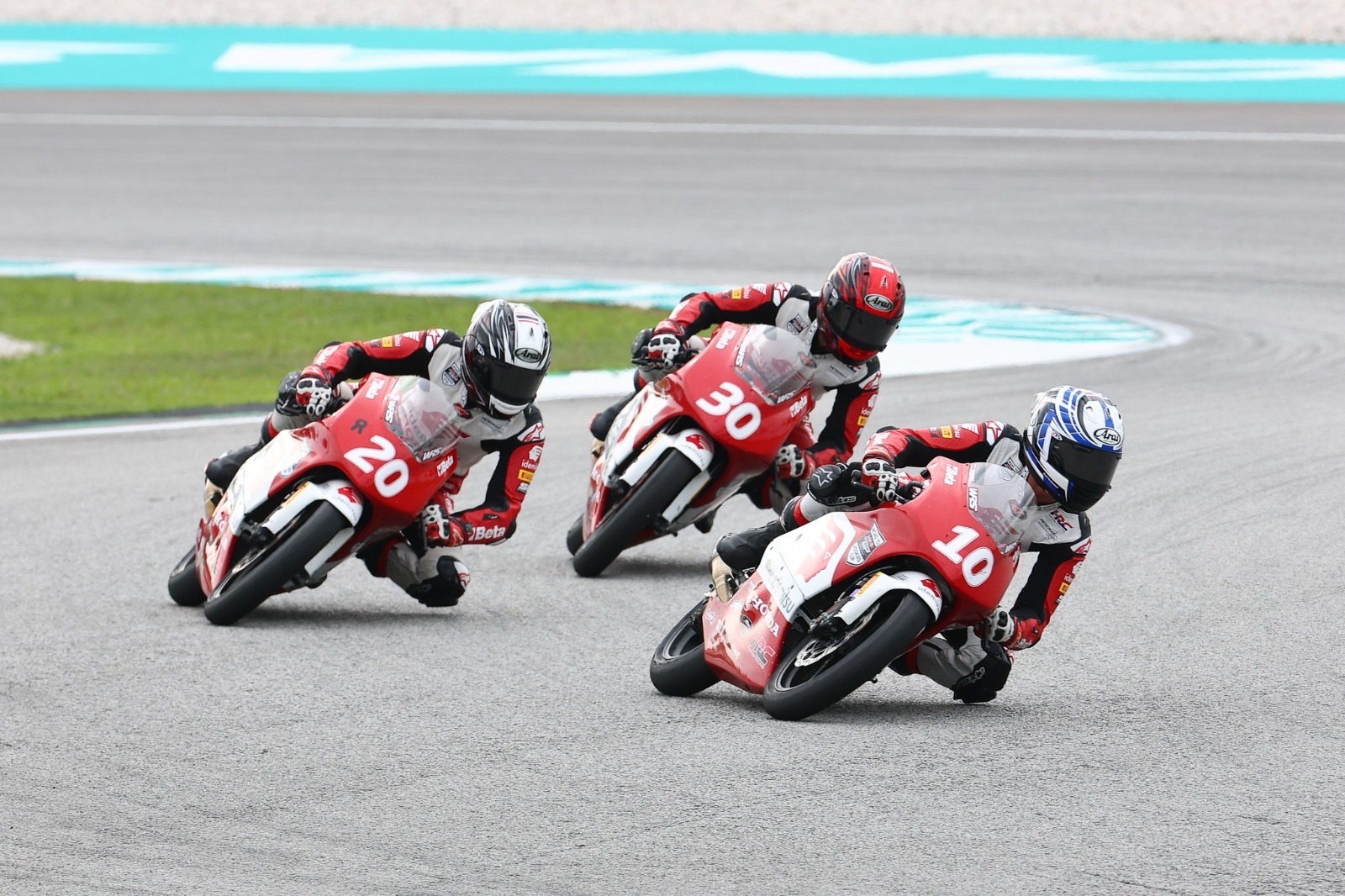 Pebalap muda binaan PT Astra Honda Motor (AHM) menutup perjuangan di Idemitsu Asia Talent Cup (IATC) 2025 di Sirkuit Sepang.