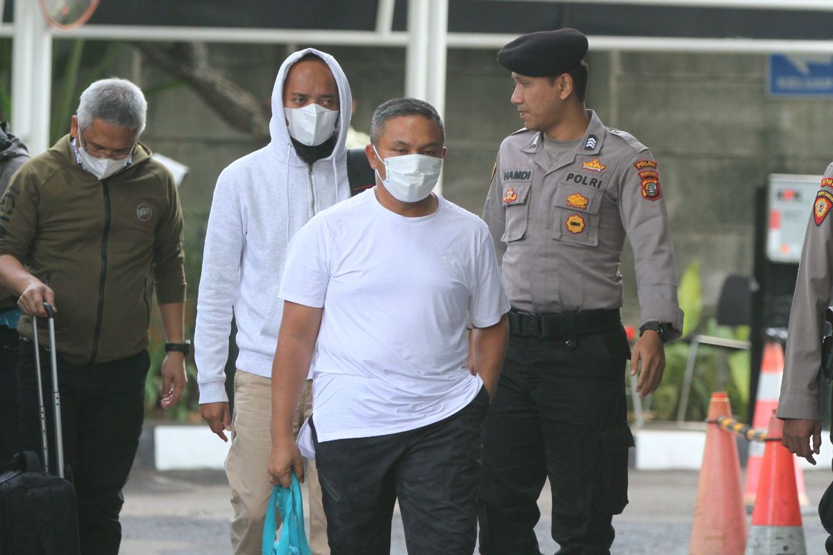 Gubernur Riau Abdul Wahid saat tiba di Gedung Merah Putih KPK, Jakarta, Selasa (4/11/2025).