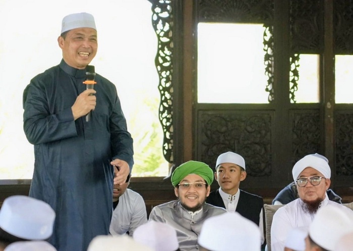 PERINGATAN : Gubernur Kalimantan Barat, H. Ria Norsan, bersama istri Hj. Erlina, menghadiri peringatan Maulid Nabi Muhammad SAW.