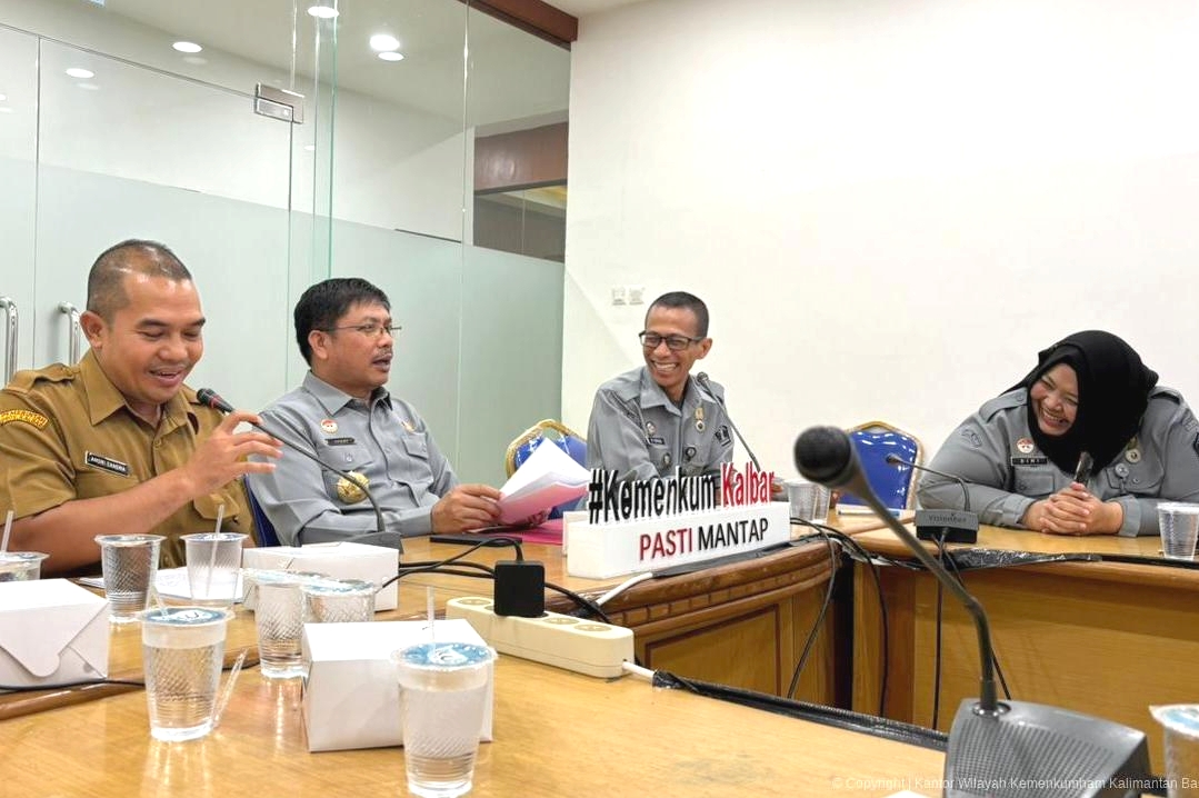 Kanwil Kemenkum Kalbar menggelar rapat harmonisasi Raperda Kayong Utara pada Senin (3/11).