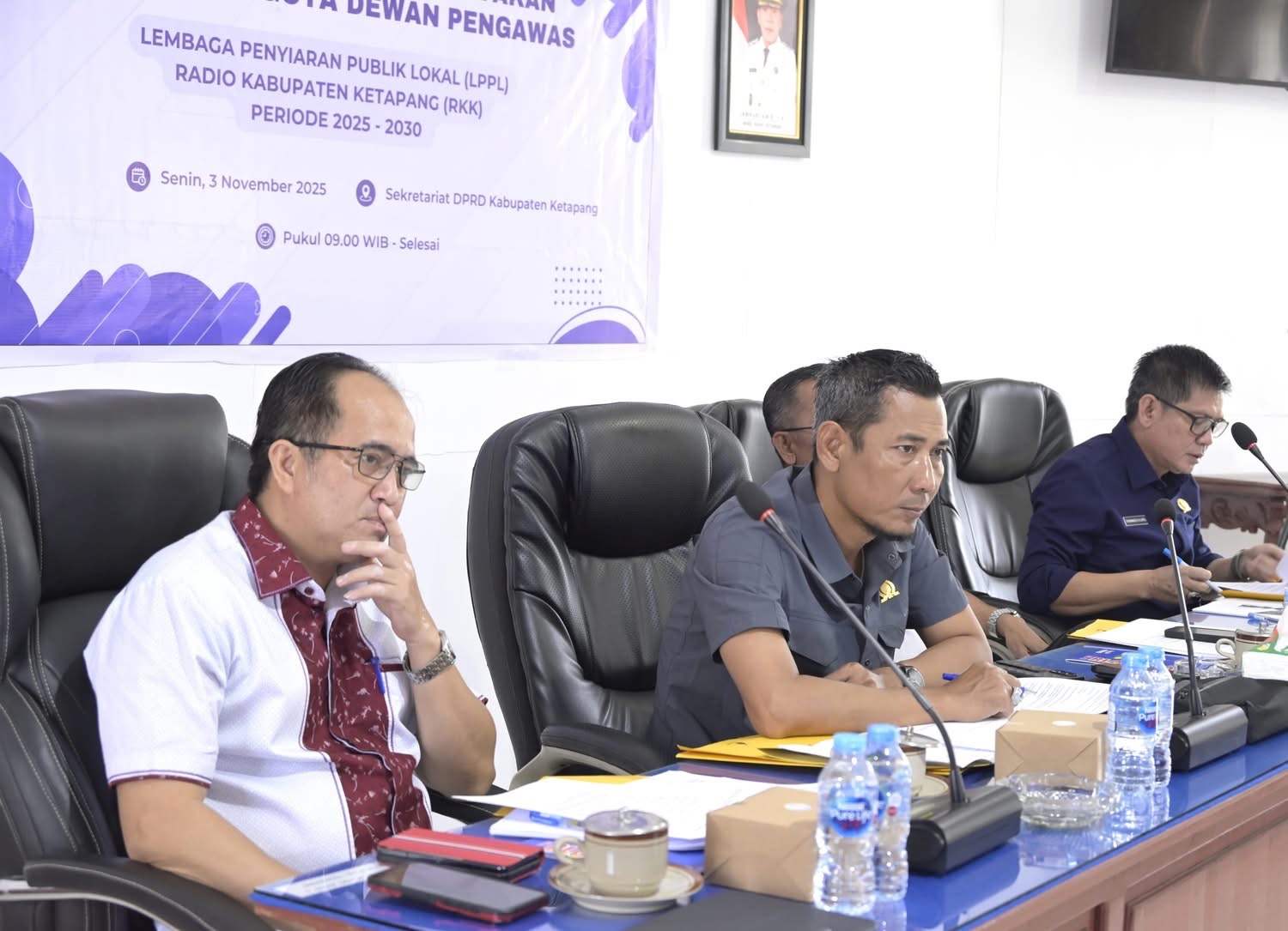 etua DPRD Ketapang, Achmad Sholeh, memimpin uji kelayakan calon Dewas LPPL RKK, Senin (3/11).