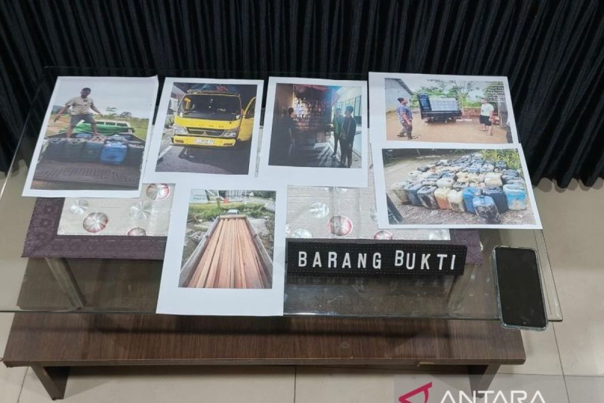 Direktur Reserse Kriminal Khusus Polda Kalbar yang diwakili Kasubdit Tipidter, Kompol Michael Terry Hendrata, menjelaskan rincian kasus tersebut beserta para tersangkanya dalam konferensi pers yang di