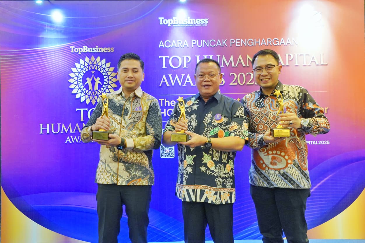 Tiga penghargaan diraih Bank Kalbar dalam ajang Top Human Capital Awards 2025 yang diselenggarakan oleh majalah Top Business di Hotel Raffles, Jakarta (4/11).