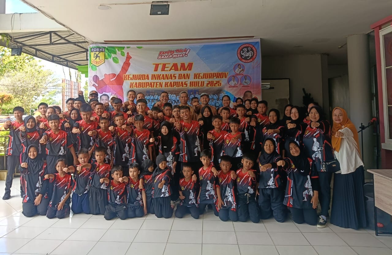 INKANAS  : Puluhan atlet dan official Inkanas Kapuas Hulu yang bersiap berangkat ke Pontianak mengikuti Kerjuda dan Kejurprov di Pontianak.