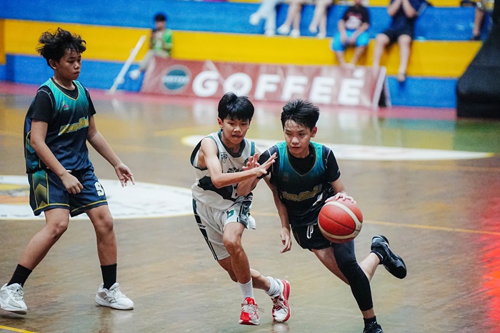 Pertandingan antara SMP Santu Petrus berhadapan dengan SMP Bina Mulia.