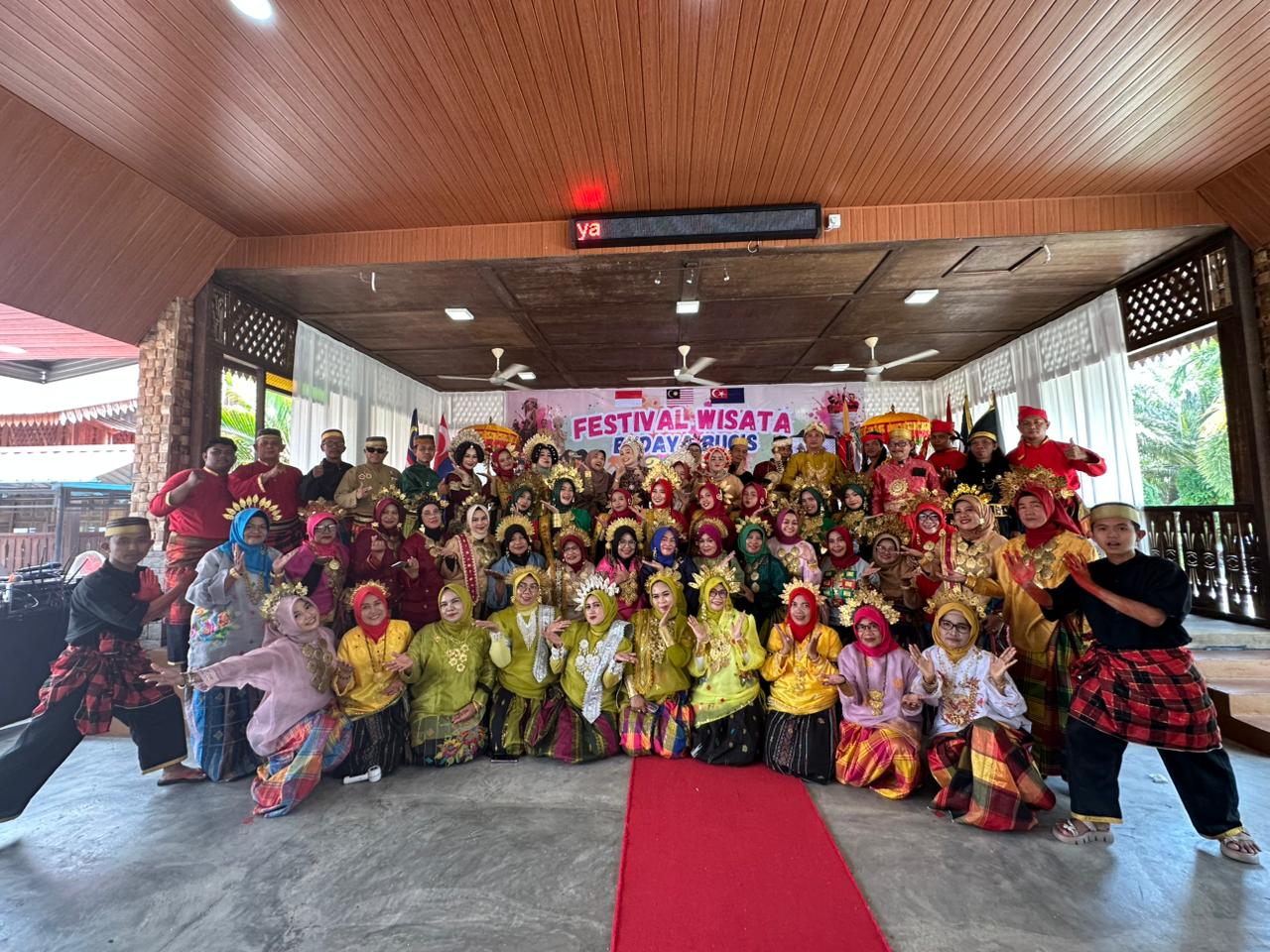 Para peserta Festival Kebudayaan FKOB di Johor, Malaysia.