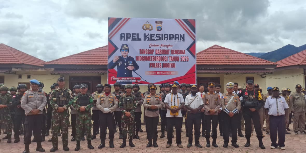 Apel kesiapsiagaan tanggap darurat bencana hidrometeorologi 2025 di Polres Dogiyai, diikuti TNI, Polri, dan Pemkab Dogiyai.
