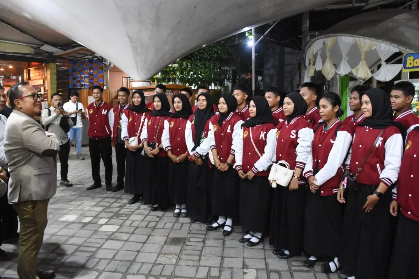 PEMBEKALAN: Bupati Kubu Raya Sujiwo bersama 28 anggota Paskibraka saat berkunjung ke Kantor BPIP di Jakarta, Selasa (4/11), dalam rangka pembinaan ideologi Pancasila.