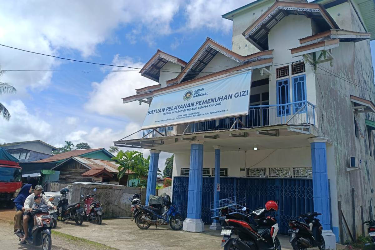 Dapur SPPG yang bermitra dengan Yayasan Gemilang Usaha Kapuas di Kelurahan Kedamin Hulu Kecamatan Putussibau Selatan ini hampir setahun sudah beroperasi menjalankan program MBG.