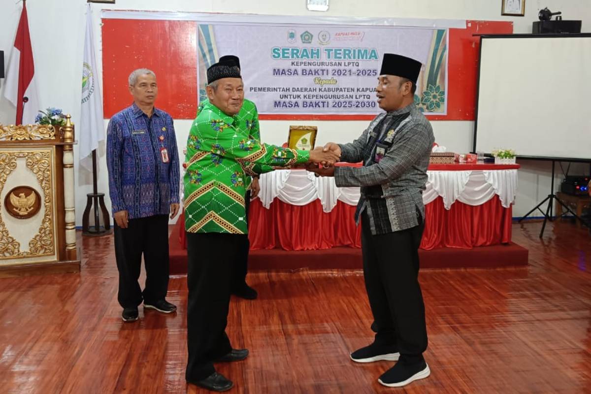 Serah terima kepengurusan LPTQ Kapuas Hulu masa bakti 2021-2025.