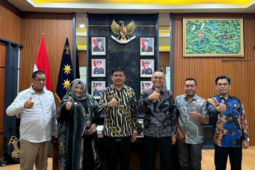 Kanwil Kemenkum kalbar menerima kunjungan kerja DPRD Kayong Utara pada Kamis (6/11).