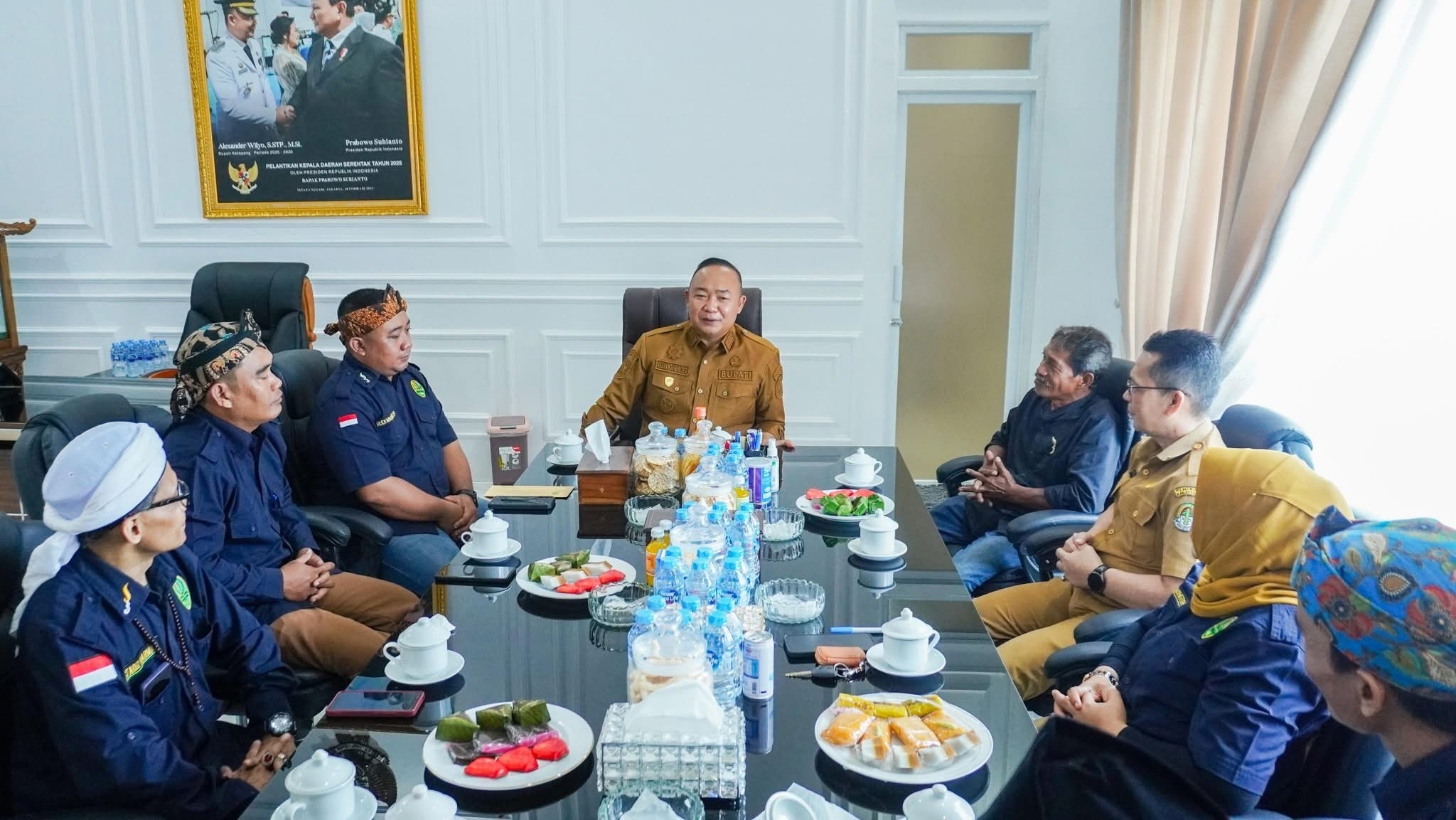 SILATURAHMI : Bupati Ketapang, Alexander Wilyo, menerima kunjungan Paguyuban Pasundan di Pendopo Bupati, Selasa (4/11).